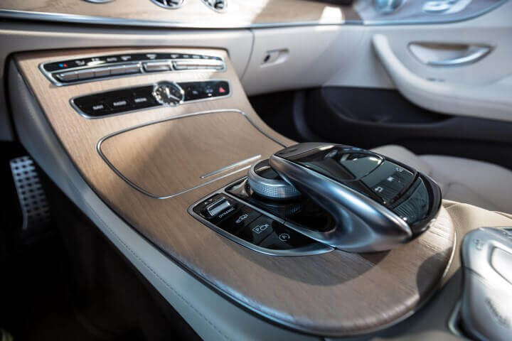 wnętrze Mercedesa premium